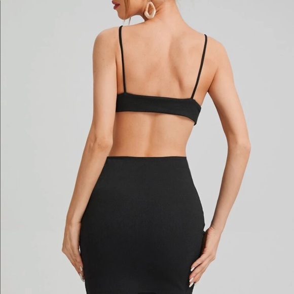 CUT OUT DRESS - Picture 2 of 3